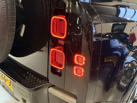 Land Rover Defender 3.0 D250 110 MHEV X-Dynamic SE Heritage Custom / grijs kenteken