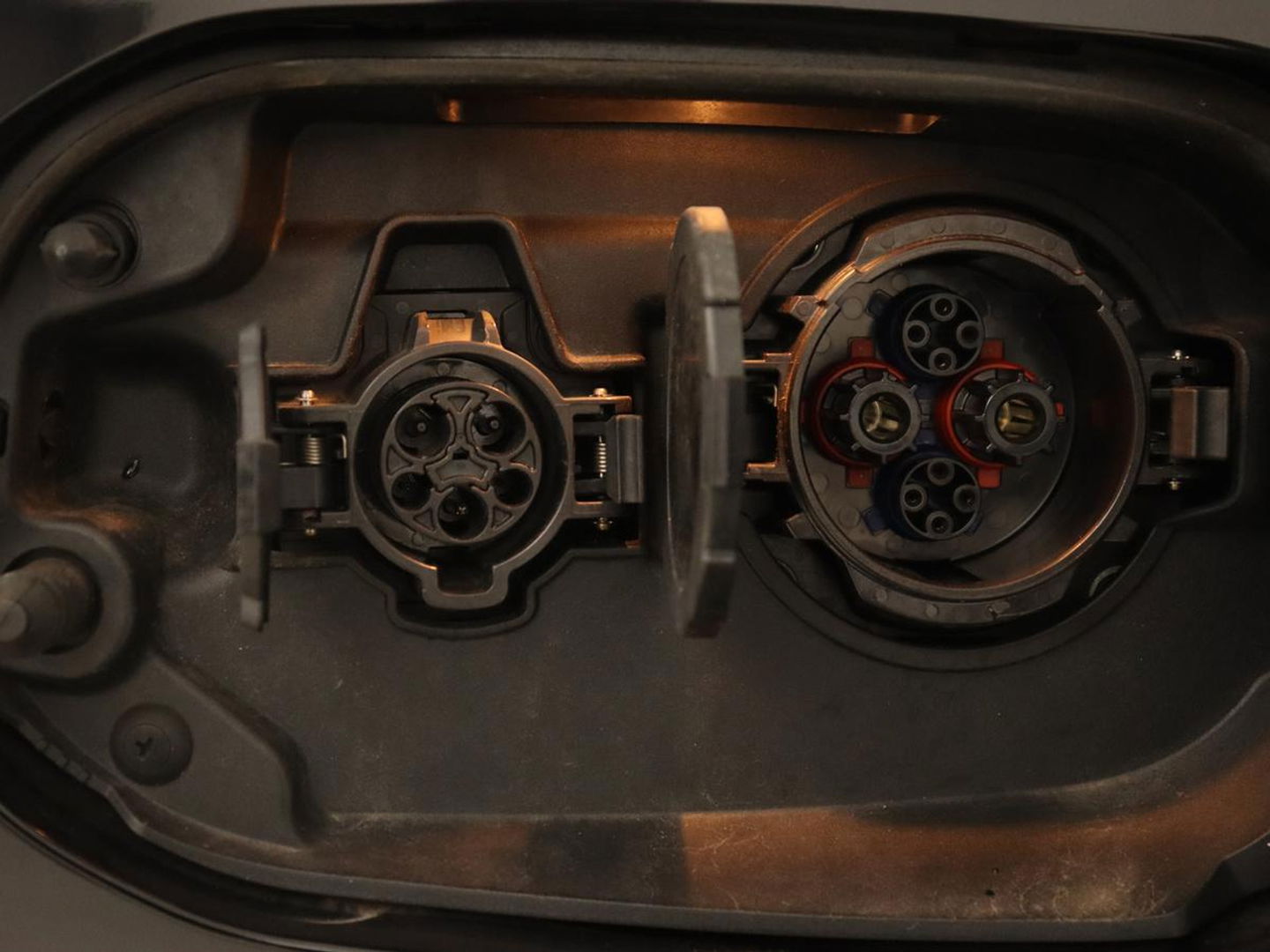 Mitsubishi Outlander 2.4 PHEV Pure+ | Trekhaak | Carplay | Leder/Alcantara | Camera | Keyless | Full LED | Climate control | Cruise control | Plug In