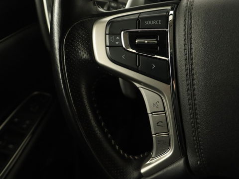 Mitsubishi Outlander 2.4 PHEV Pure+ | Trekhaak | Carplay | Leder/Alcantara | Camera | Keyless | Full LED | Climate control | Cruise control | Plug In