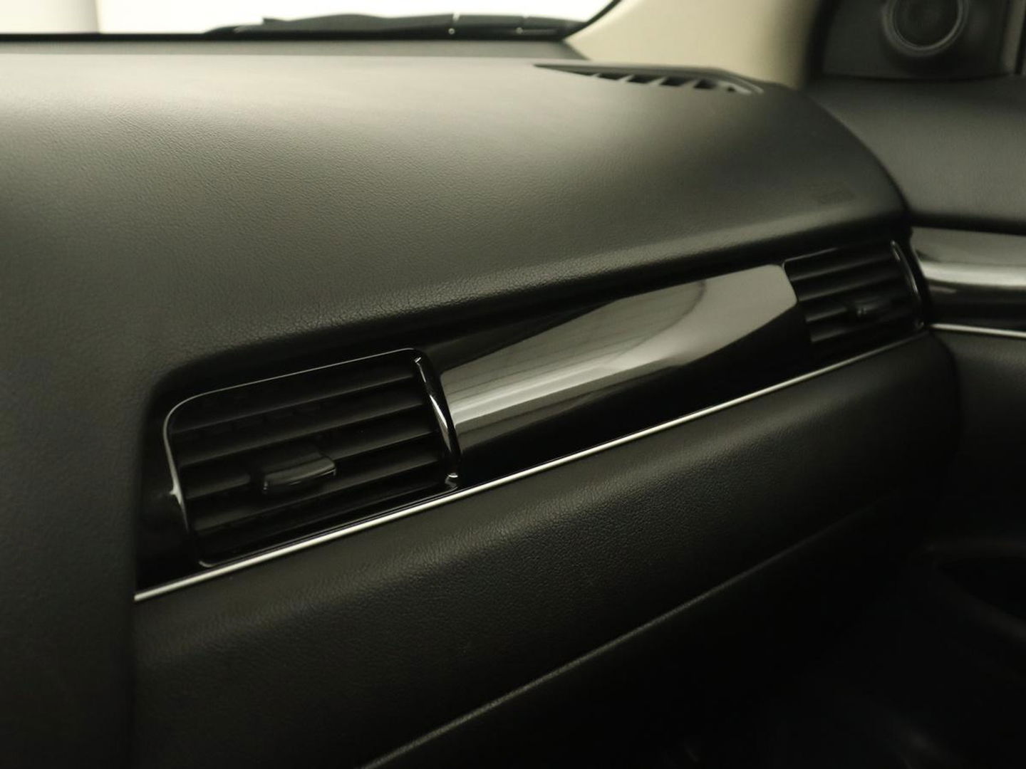 Mitsubishi Outlander 2.4 PHEV Pure+ | Trekhaak | Carplay | Leder/Alcantara | Camera | Keyless | Full LED | Climate control | Cruise control | Plug In