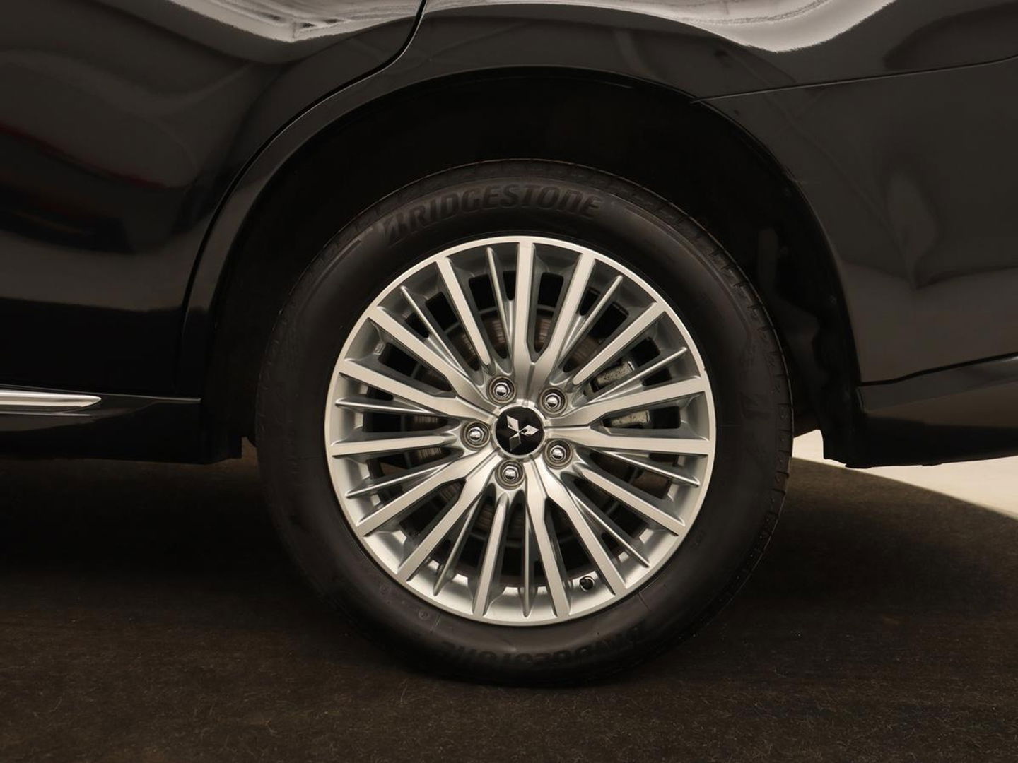 Mitsubishi Outlander 2.4 PHEV Pure+ | Trekhaak | Carplay | Leder/Alcantara | Camera | Keyless | Full LED | Climate control | Cruise control | Plug In