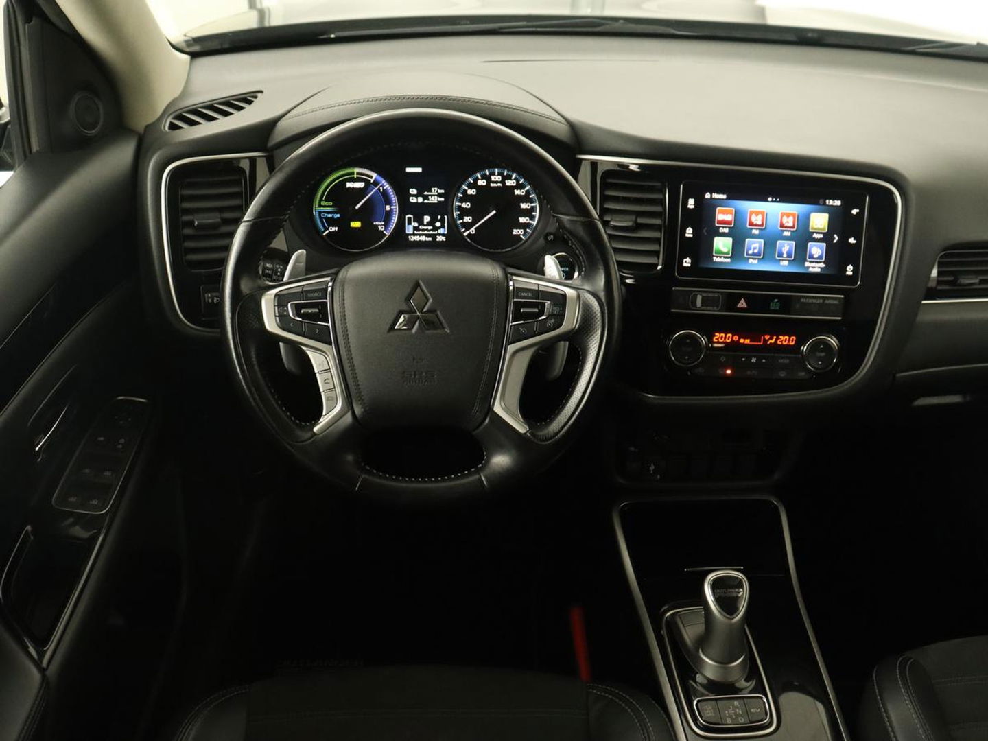 Mitsubishi Outlander 2.4 PHEV Pure+ | Trekhaak | Carplay | Leder/Alcantara | Camera | Keyless | Full LED | Climate control | Cruise control | Plug In