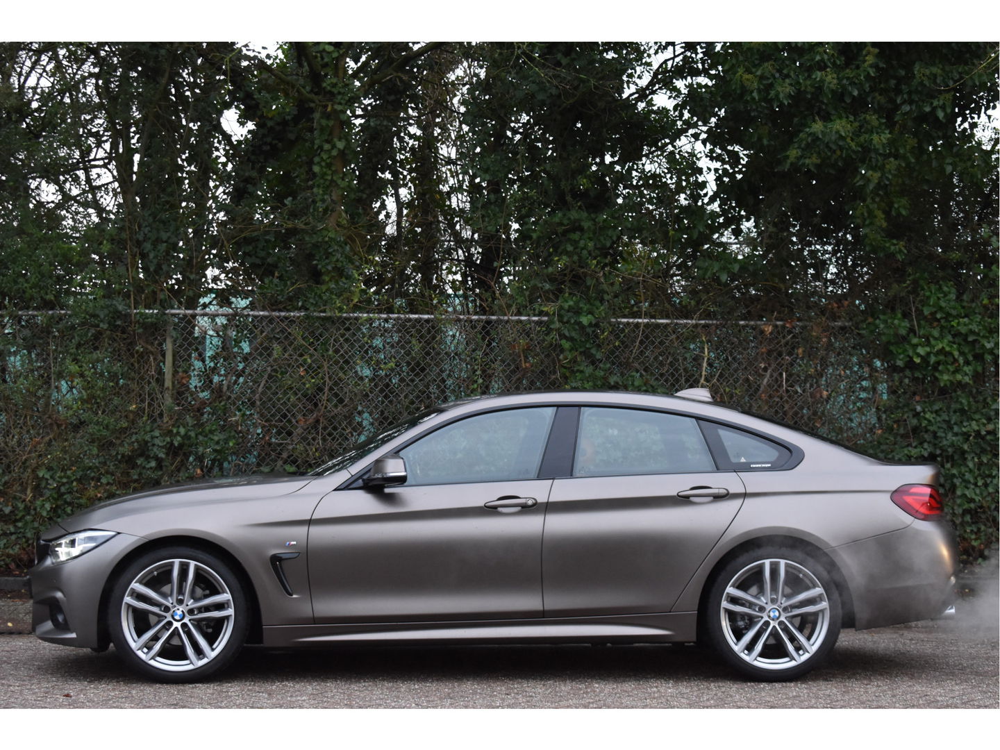 BMW 4 Serie Gran Coupé 420i M-Sport Individual High Executive Edition | NL-Auto | Frozen Bronce Metallic | Leder | Stoelverwarming | Carplay | DAB | Virtual cockpit | Sportstoelen | NAP