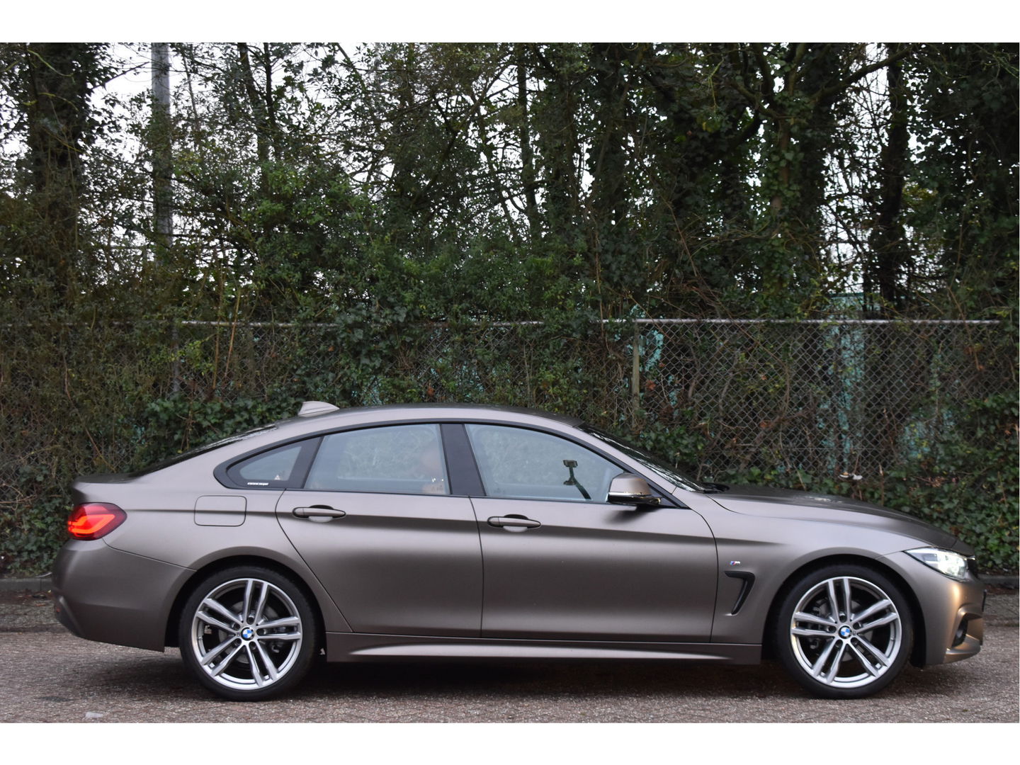 BMW 4 Serie Gran Coupé 420i M-Sport Individual High Executive Edition | NL-Auto | Frozen Bronce Metallic | Leder | Stoelverwarming | Carplay | DAB | Virtual cockpit | Sportstoelen | NAP