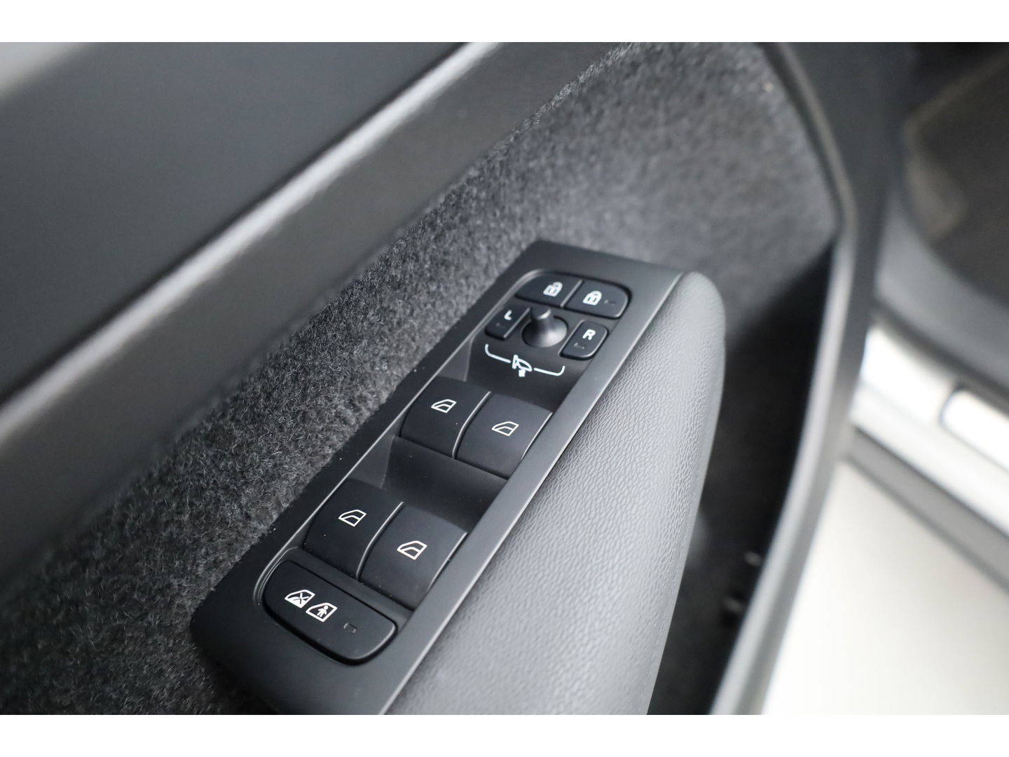 Volvo XC40 2.0 B3 Ultimate Dark | Pano-dak | 360 camera | Leer | Pixel LED | ACC | Blis