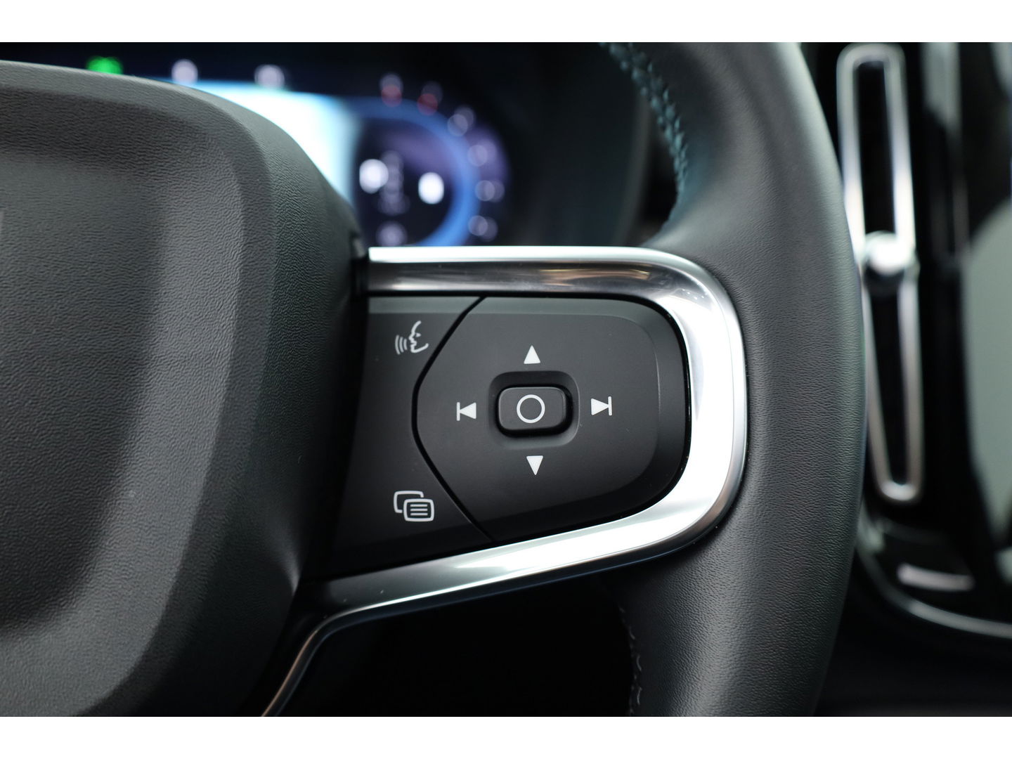 Volvo XC40 2.0 B3 Ultimate Dark | Pano-dak | 360 camera | Leer | Pixel LED | ACC | Blis