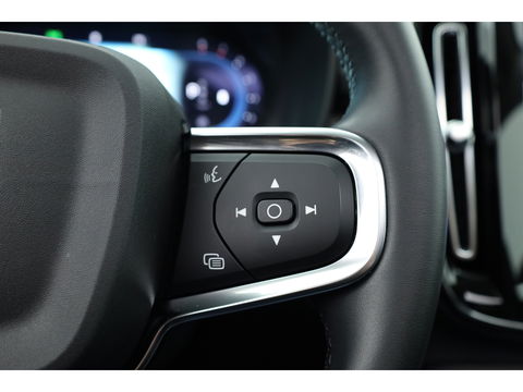Volvo XC40 2.0 B3 Ultimate Dark | Pano-dak | 360 camera | Leer | Pixel LED | ACC | Blis