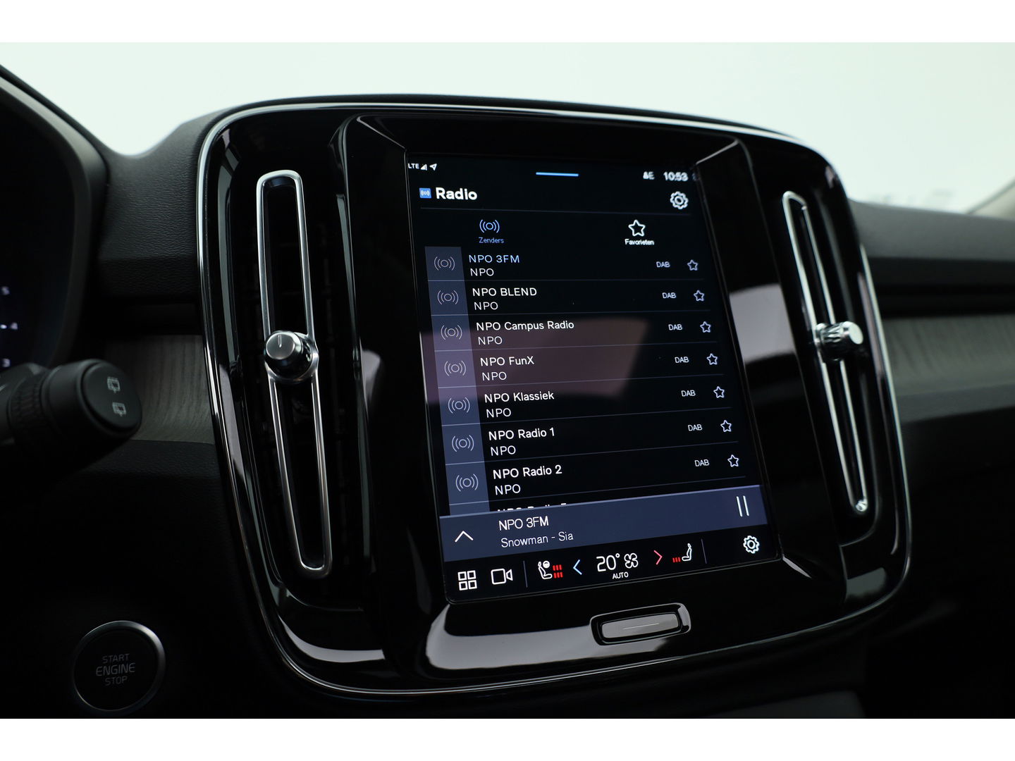 Volvo XC40 2.0 B3 Ultimate Dark | Pano-dak | 360 camera | Leer | Pixel LED | ACC | Blis