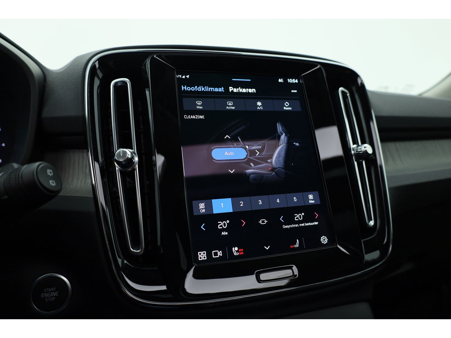 Volvo XC40 2.0 B3 Ultimate Dark | Pano-dak | 360 camera | Leer | Pixel LED | ACC | Blis