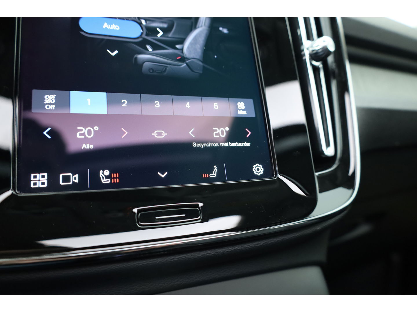 Volvo XC40 2.0 B3 Ultimate Dark | Pano-dak | 360 camera | Leer | Pixel LED | ACC | Blis