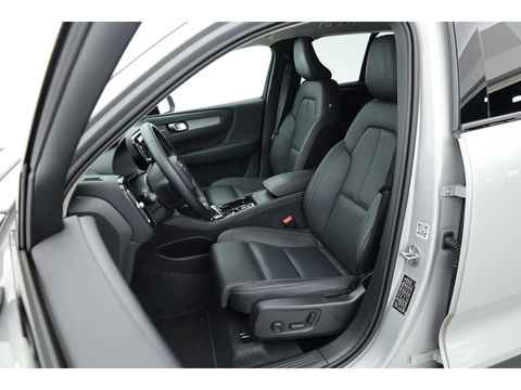 Volvo XC40 2.0 B3 Ultimate Dark | Pano-dak | 360 camera | Leer | Pixel LED | ACC | Blis