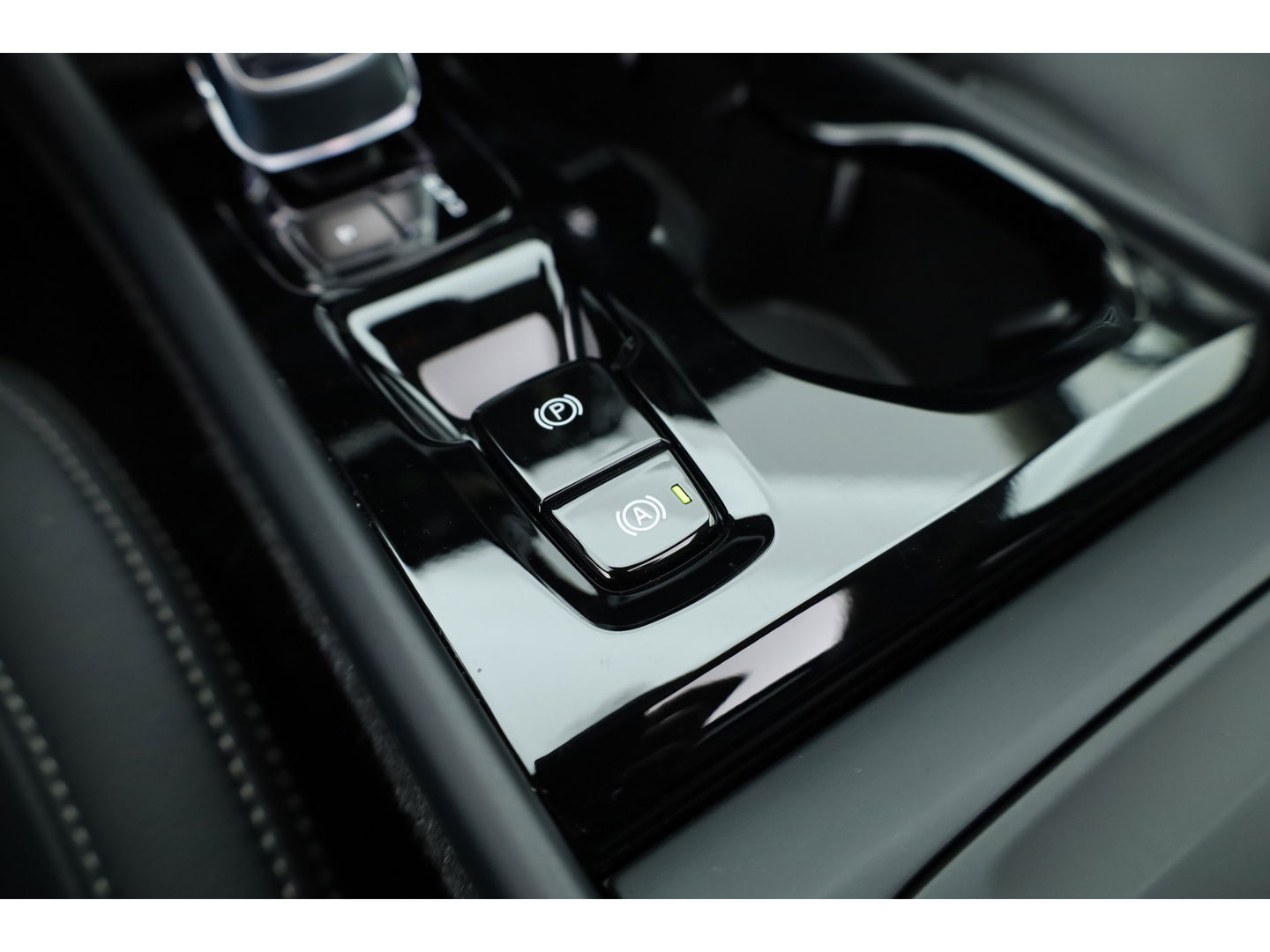 Volvo XC40 2.0 B3 Ultimate Dark | Pano-dak | 360 camera | Leer | Pixel LED | ACC | Blis