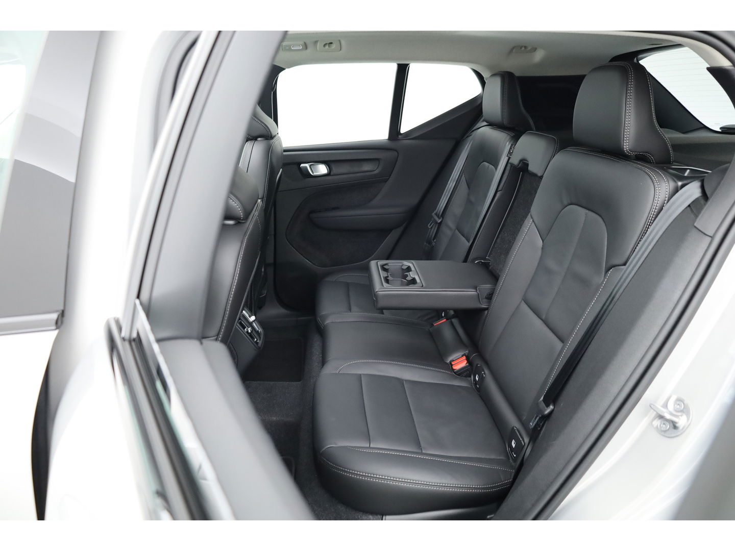 Volvo XC40 2.0 B3 Ultimate Dark | Pano-dak | 360 camera | Leer | Pixel LED | ACC | Blis