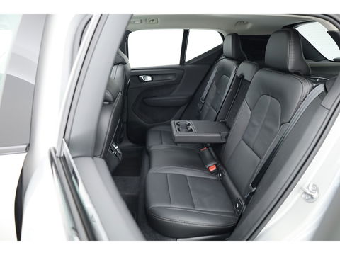 Volvo XC40 2.0 B3 Ultimate Dark | Pano-dak | 360 camera | Leer | Pixel LED | ACC | Blis