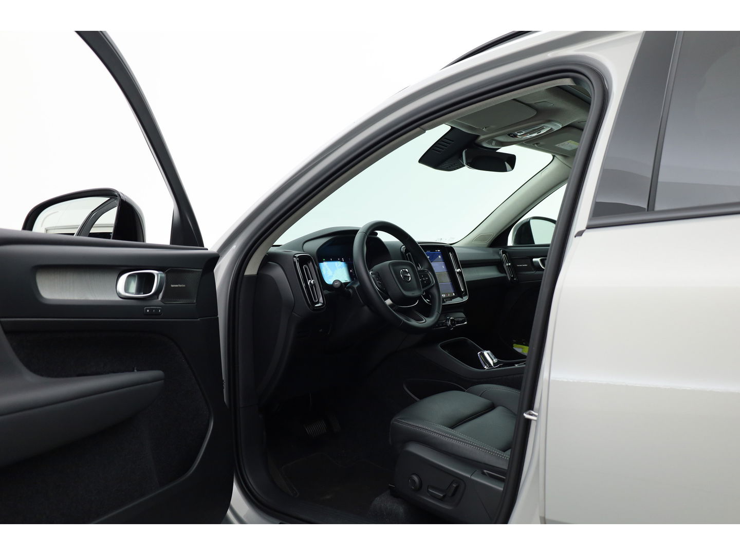 Volvo XC40 2.0 B3 Ultimate Dark | Pano-dak | 360 camera | Leer | Pixel LED | ACC | Blis