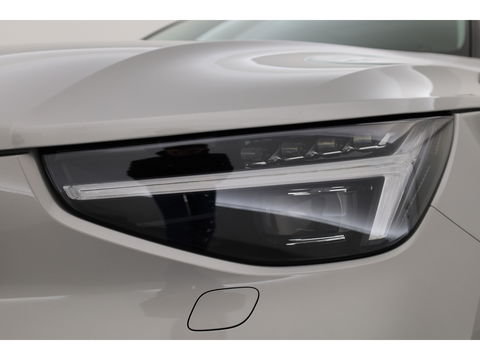 Volvo XC40 2.0 B3 Ultimate Dark | Pano-dak | 360 camera | Leer | Pixel LED | ACC | Blis