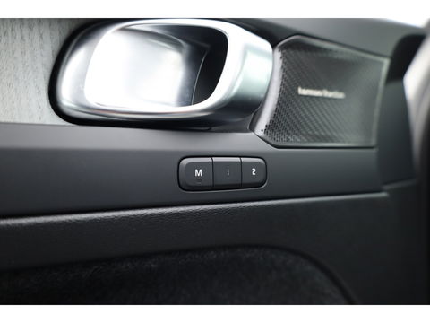 Volvo XC40 2.0 B3 Ultimate Dark | Pano-dak | 360 camera | Leer | Pixel LED | ACC | Blis