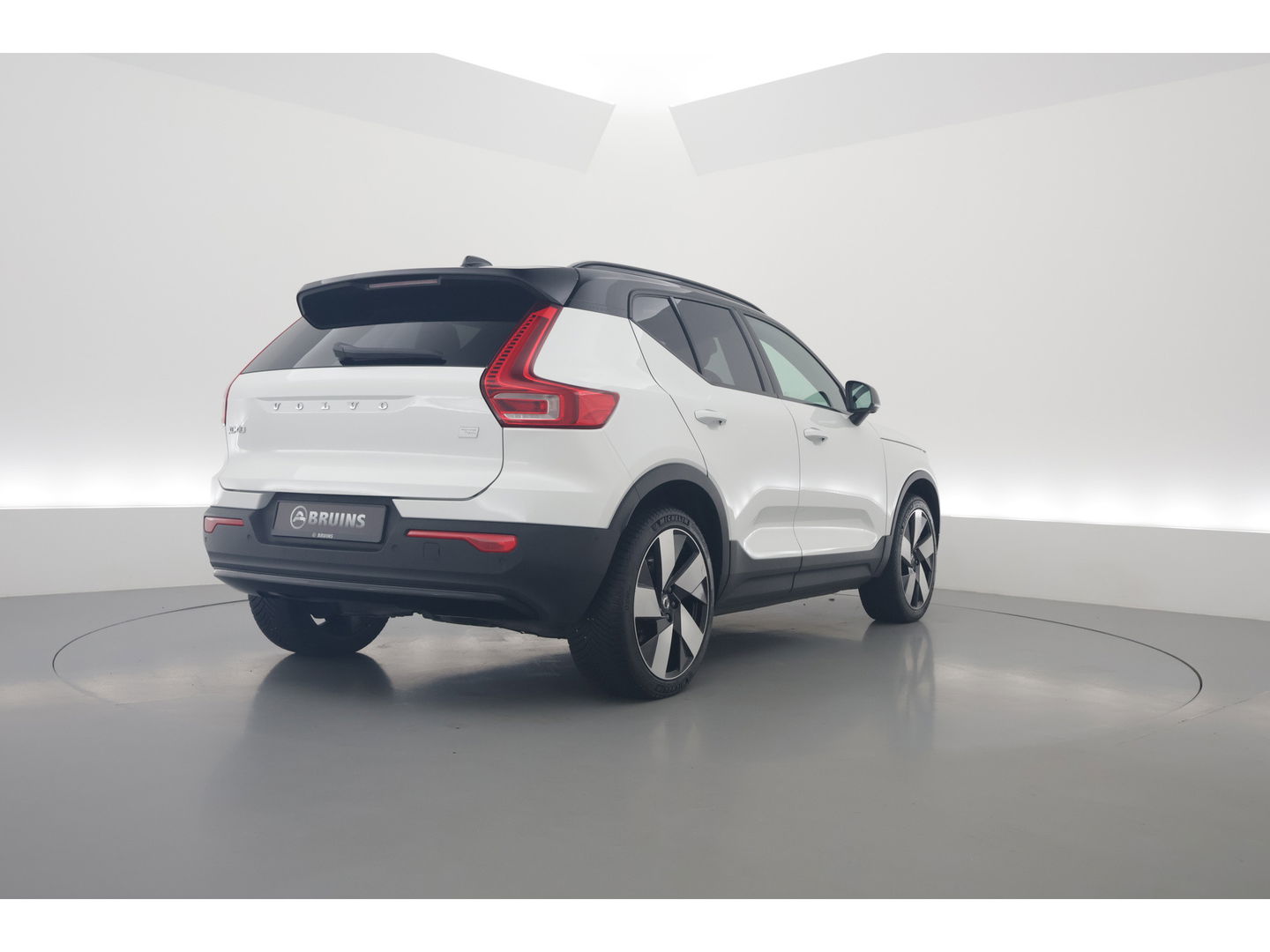 Volvo XC40 Recharge Twin Ultimate 78 kWh | 408pk | Pano | ACC | Blis | Elek. stoel met mem. | H&K | Apple Carplay | 20" |
