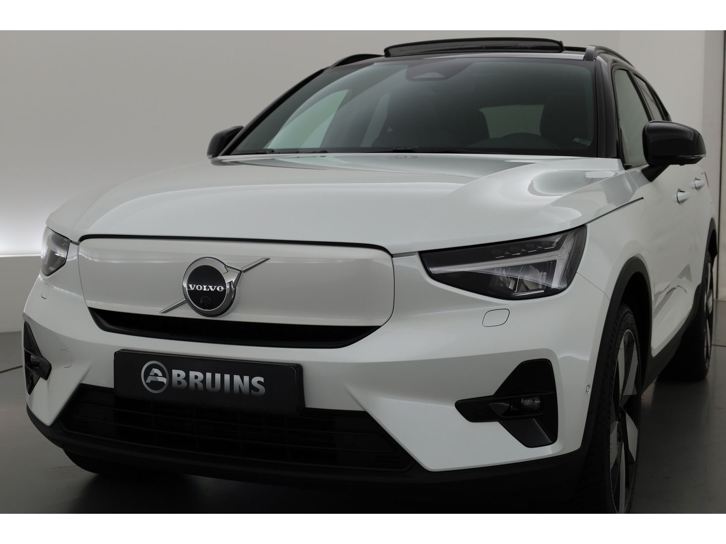 Volvo XC40 Recharge Twin Ultimate 78 kWh | 408pk | Pano | ACC | Blis | Elek. stoel met mem. | H&K | Apple Carplay | 20" |
