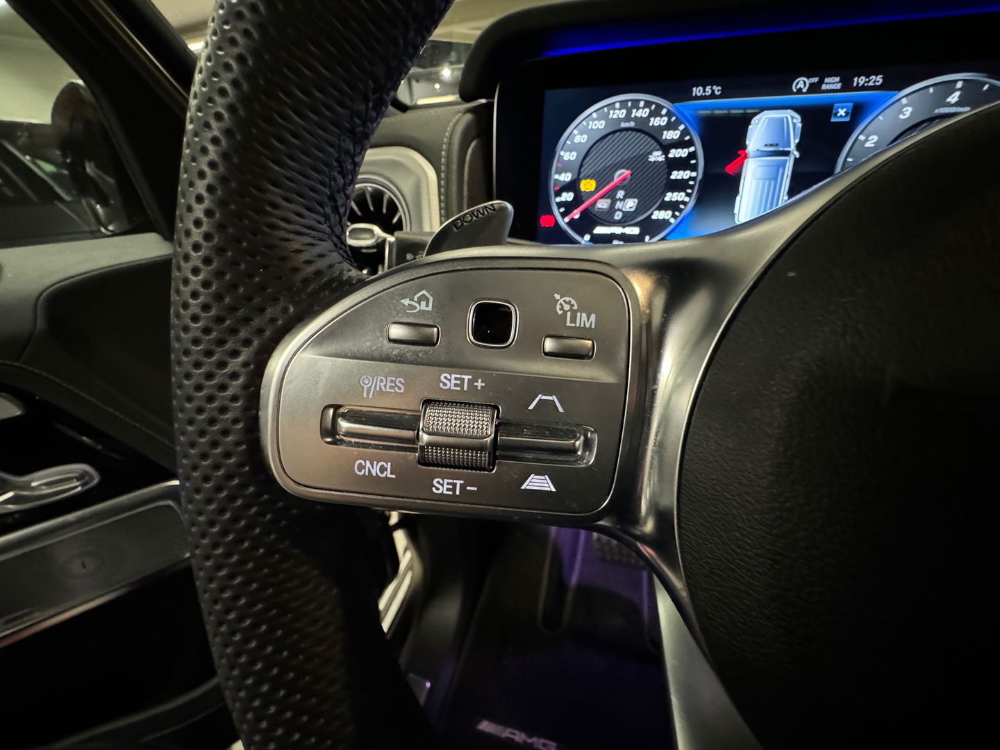 Mercedes-Benz G-Klasse AMG 63 Pano|Massage|Burmester|BTW