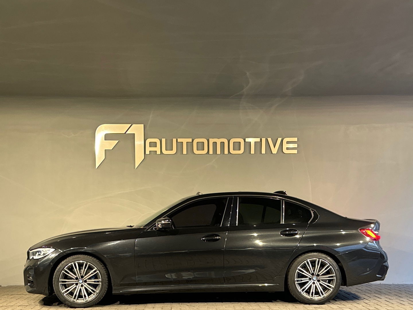 BMW 3 Serie 318i High Executive M Sport Keyles|Sfeer|H/K|NAP