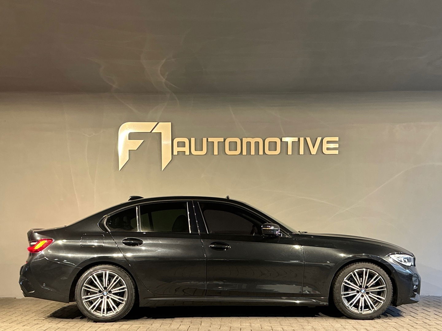 BMW 3 Serie 318i High Executive M Sport Keyles|Sfeer|H/K|NAP