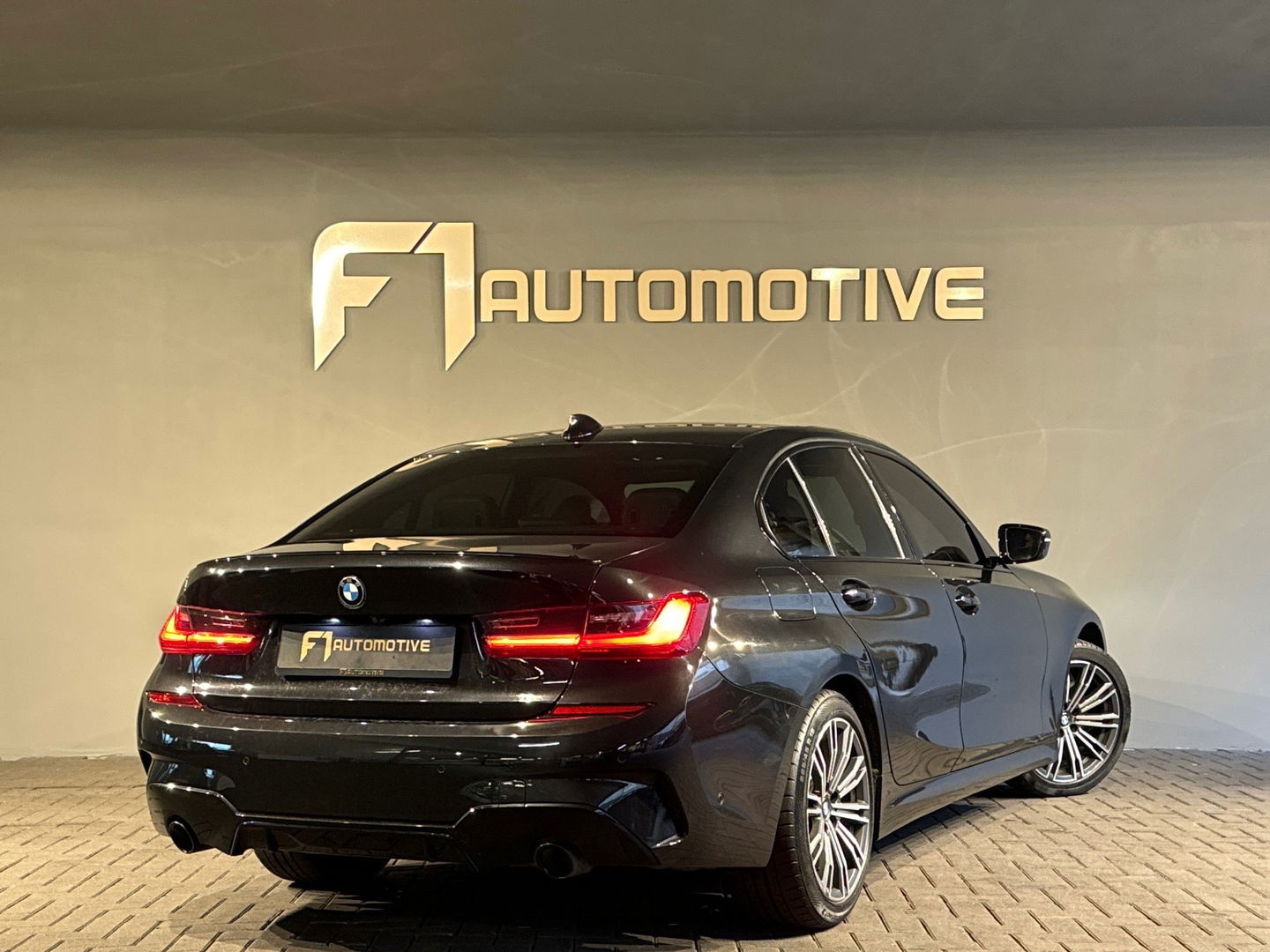 BMW 3 Serie 318i High Executive M Sport Keyles|Sfeer|H/K|NAP