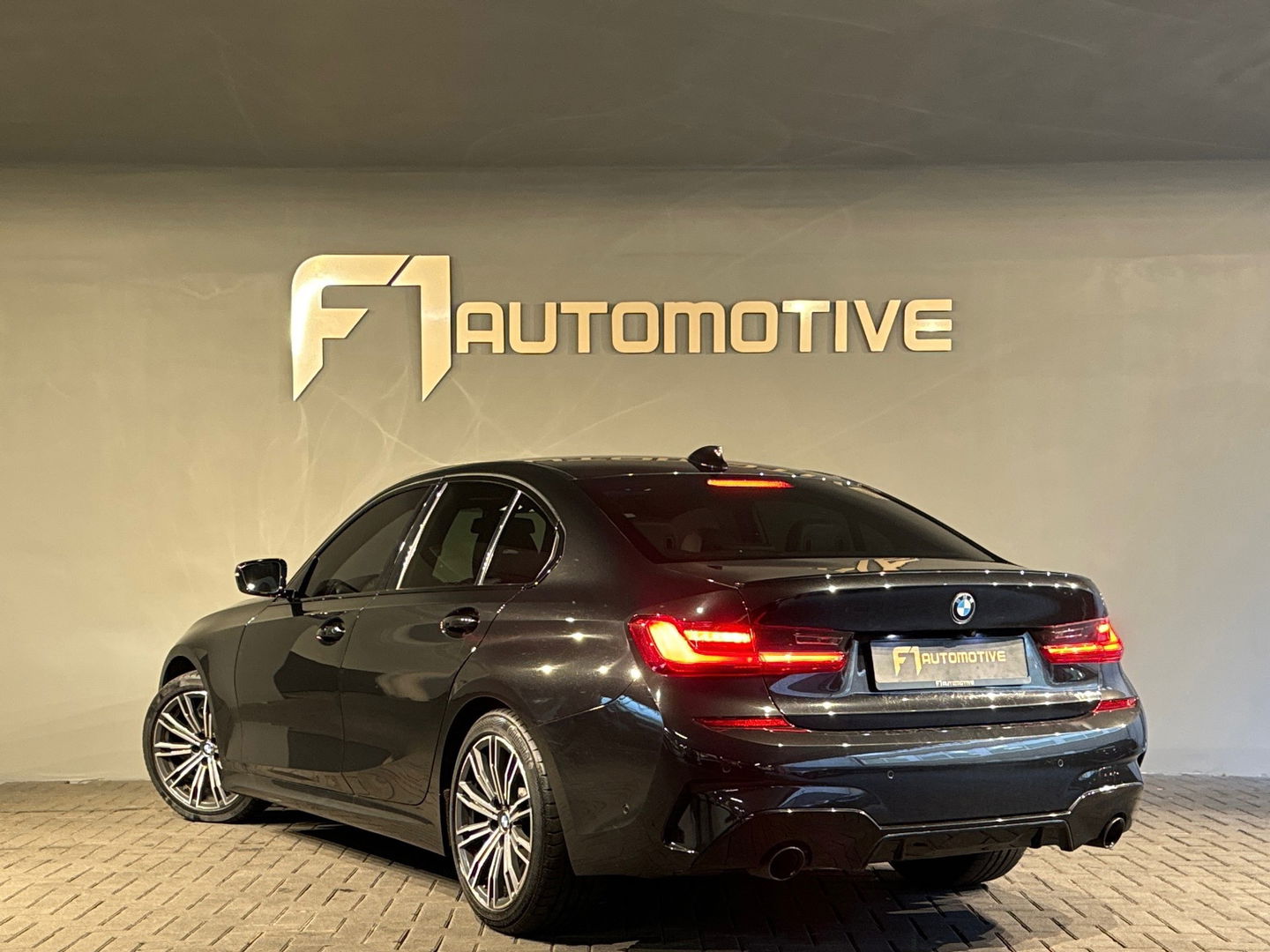 BMW 3 Serie 318i High Executive M Sport Keyles|Sfeer|H/K|NAP