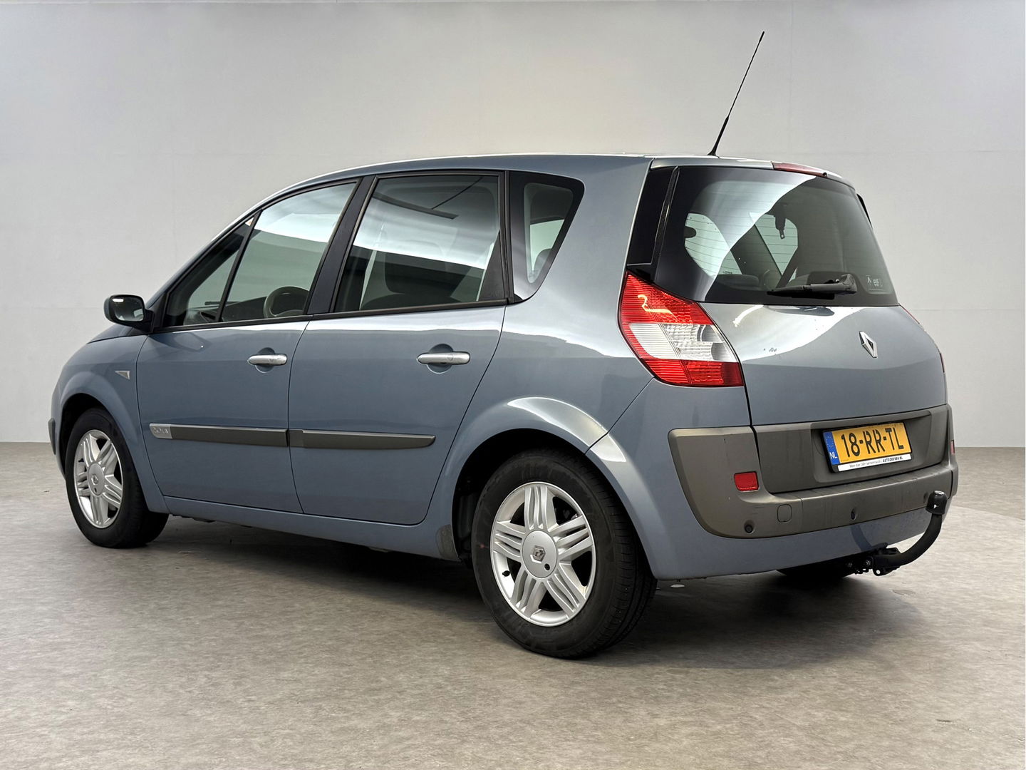 Renault Scénic 2.0-16V Tech Line | Clima | Cruise | Trekh. | Keyless | Parkeersens. | NAP