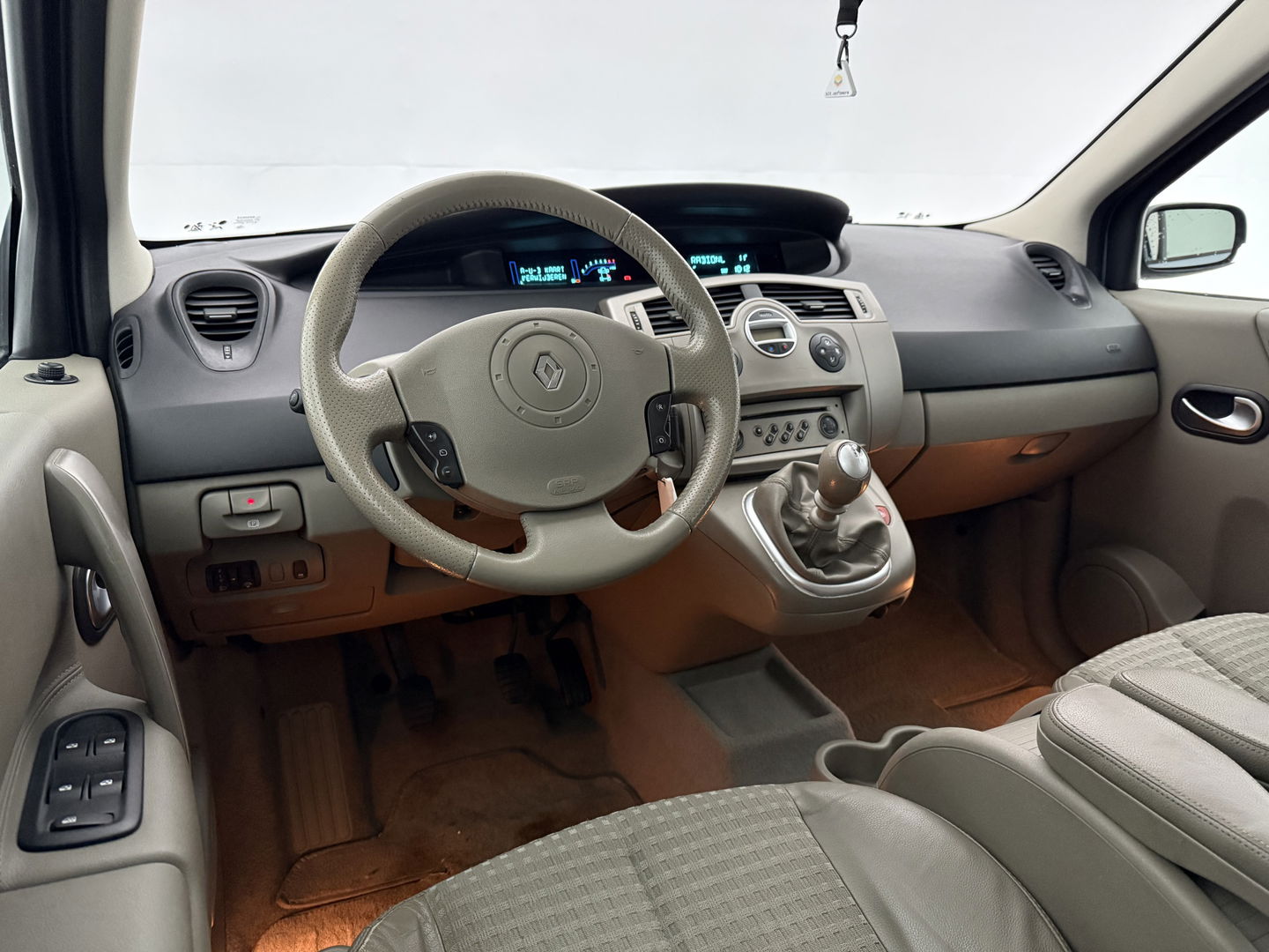 Renault Scénic 2.0-16V Tech Line | Clima | Cruise | Trekh. | Keyless | Parkeersens. | NAP