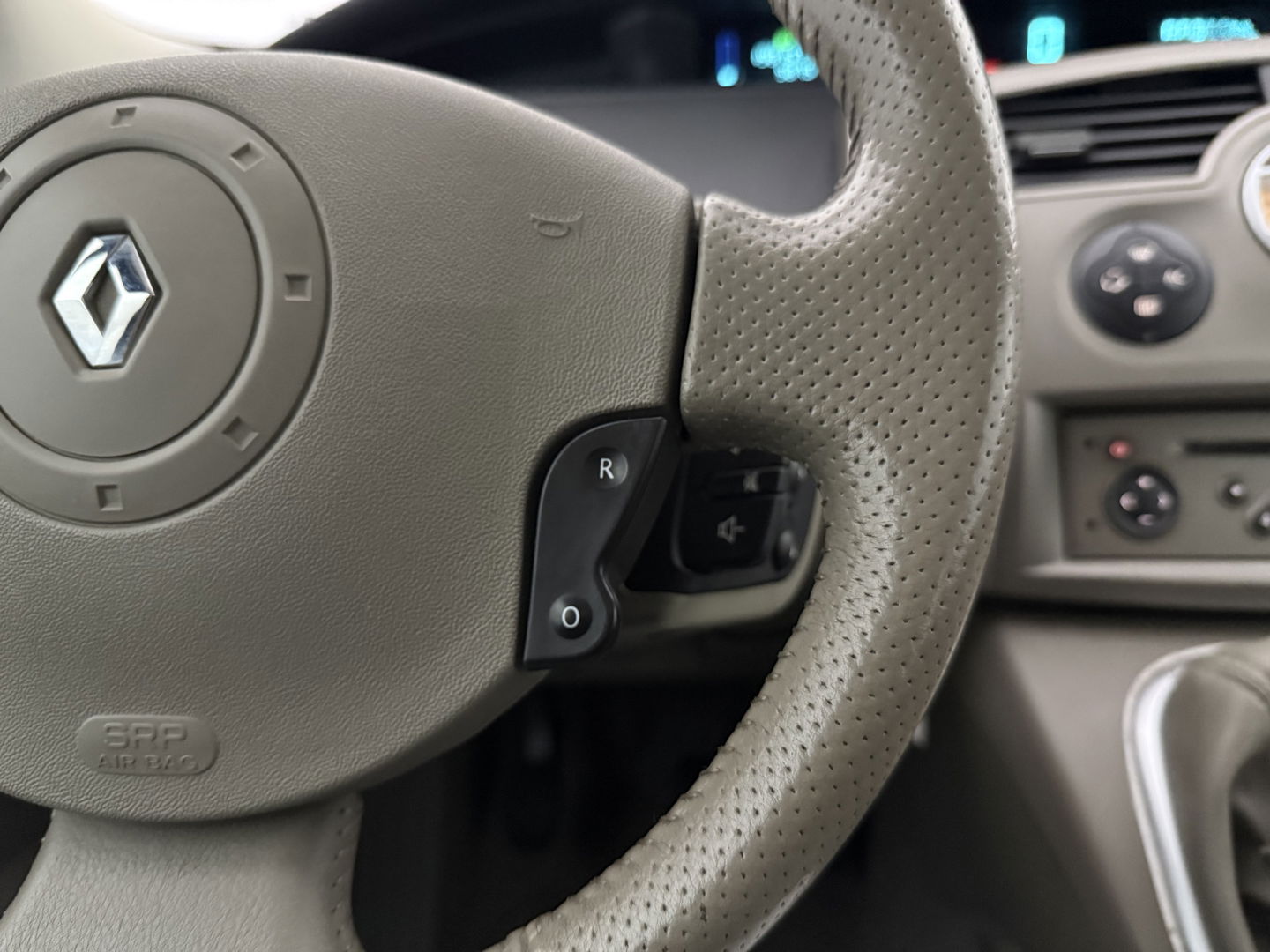 Renault Scénic 2.0-16V Tech Line | Clima | Cruise | Trekh. | Keyless | Parkeersens. | NAP