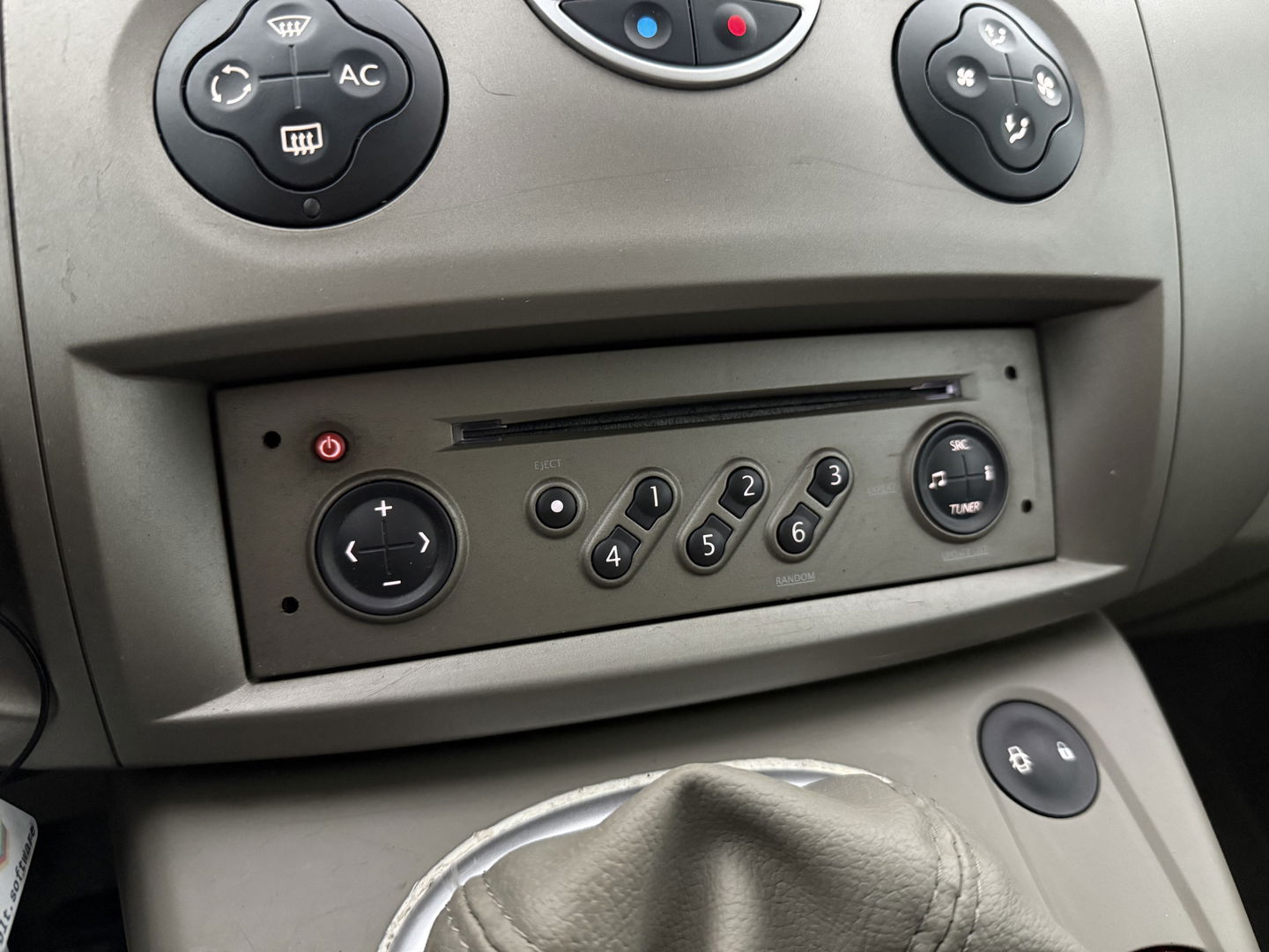 Renault Scénic 2.0-16V Tech Line | Clima | Cruise | Trekh. | Keyless | Parkeersens. | NAP