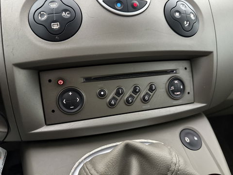 Renault Scénic 2.0-16V Tech Line | Clima | Cruise | Trekh. | Keyless | Parkeersens. | NAP