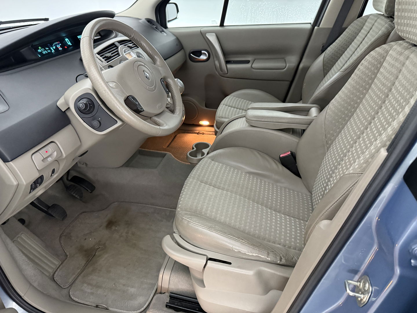 Renault Scénic 2.0-16V Tech Line | Clima | Cruise | Trekh. | Keyless | Parkeersens. | NAP