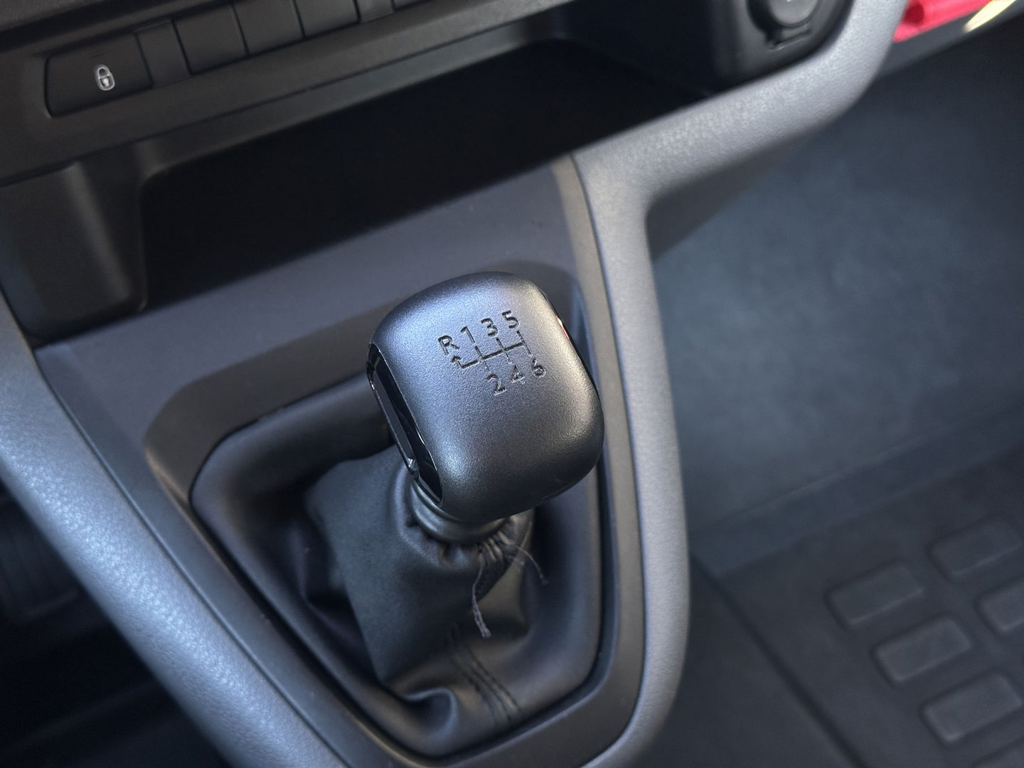 Citroën Jumpy 1.5 BlueHDi 120 XL S&S | 8 Persoons | Apple Carplay | Android Auto | Navigatie | Airconditioning | Cruise Control | Isofix | Multifunctioneel Stuurwiel |