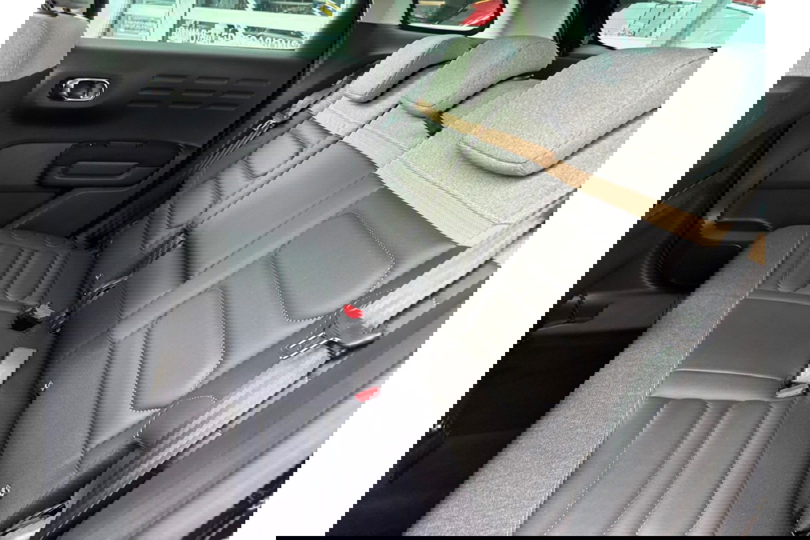 Citroën C3 Aircross 1.2 PT S&S SHINE AUTOMAAT NAVI PDC-CAMERA CRUISECONTROL.