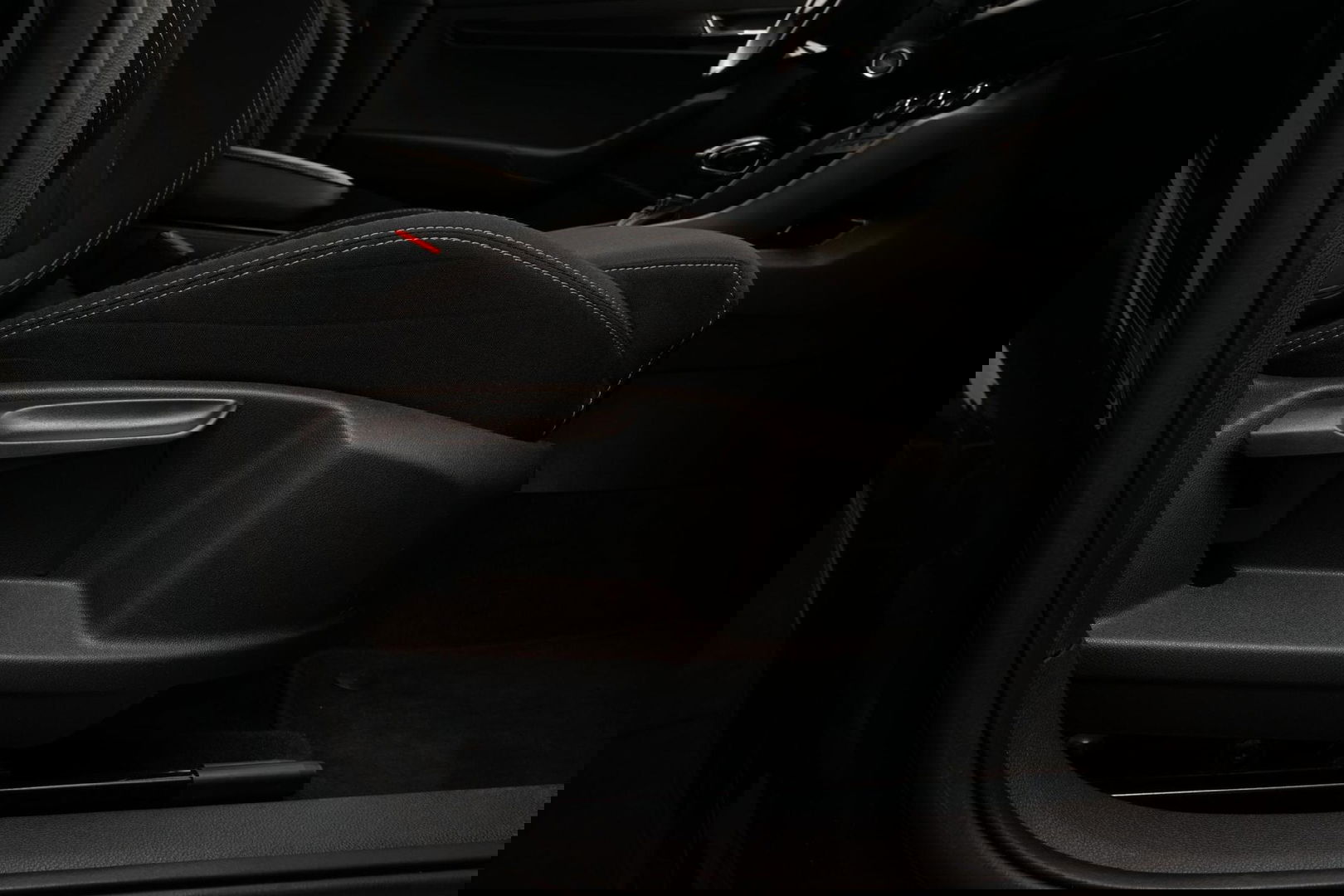 Škoda Karoq 1.5 TSI ACT Sportline Business | LUXE | CAMERA |TREKH | LED