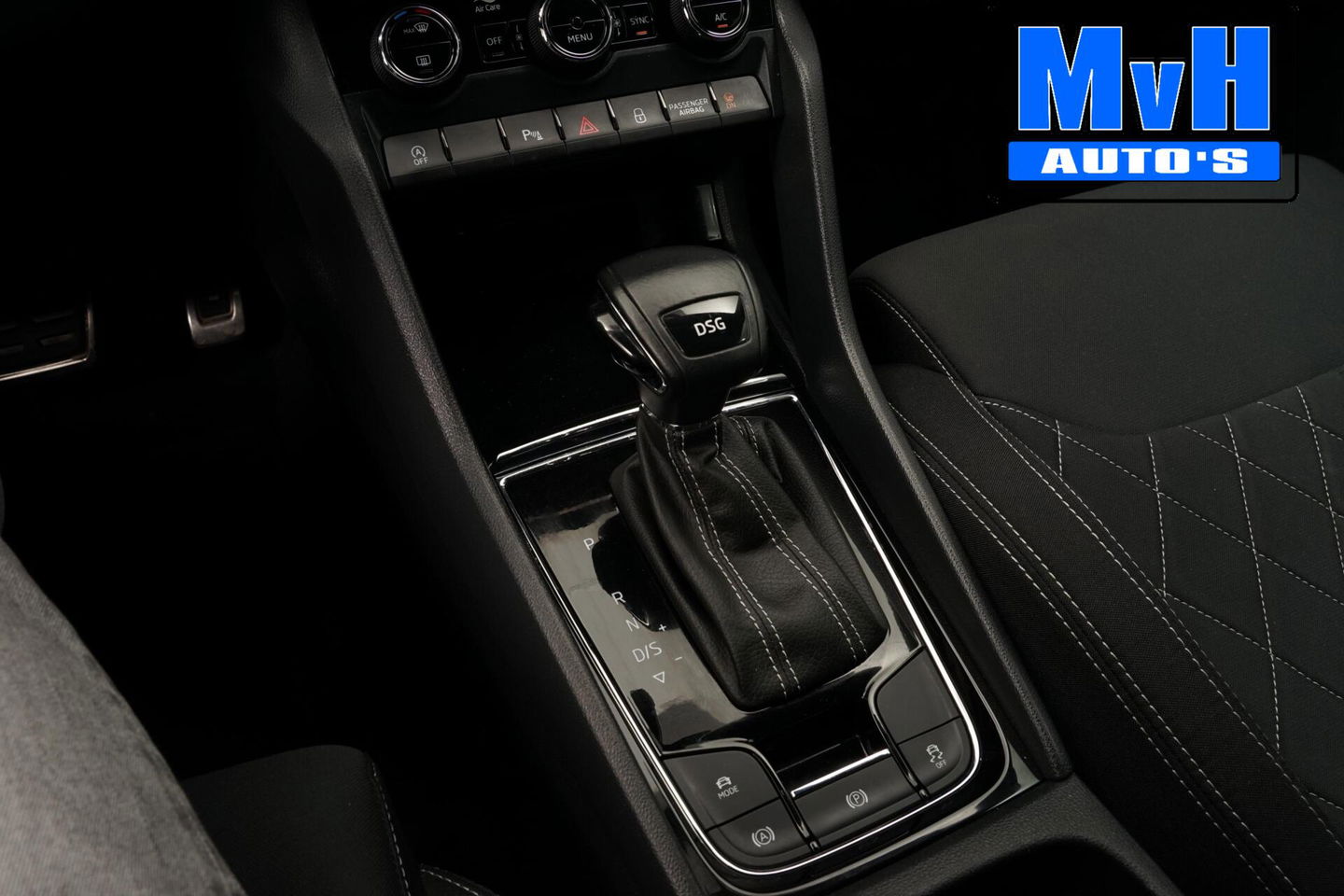 Škoda Karoq 1.5 TSI ACT Sportline Business | LUXE | CAMERA |TREKH | LED