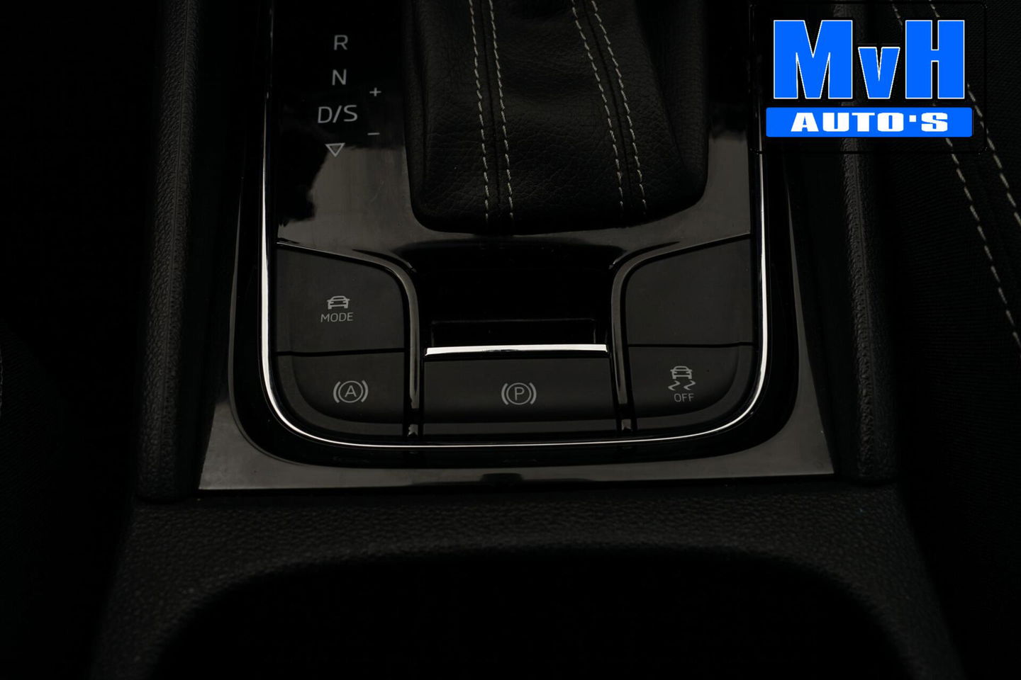 Škoda Karoq 1.5 TSI ACT Sportline Business | LUXE | CAMERA |TREKH | LED