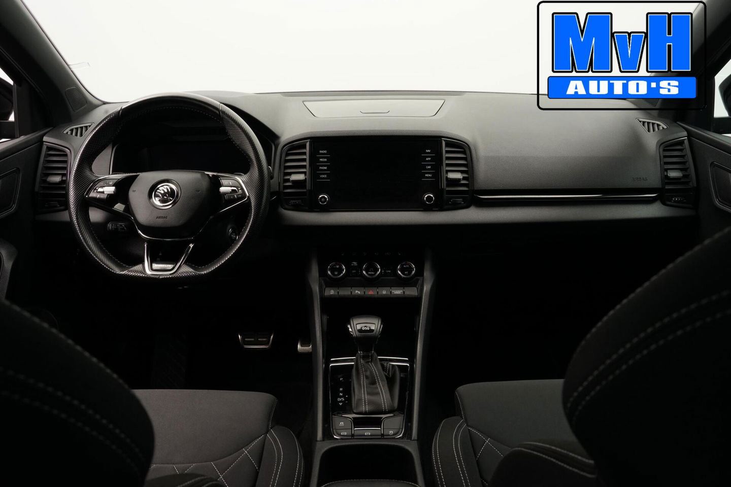 Škoda Karoq 1.5 TSI ACT Sportline Business | LUXE | CAMERA |TREKH | LED