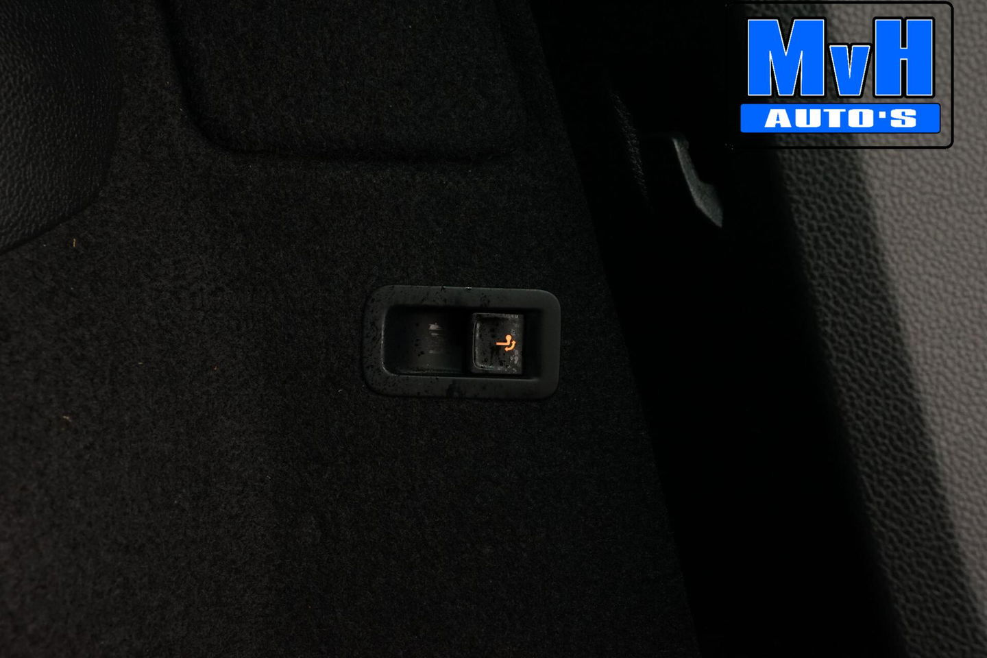 Škoda Karoq 1.5 TSI ACT Sportline Business | LUXE | CAMERA |TREKH | LED