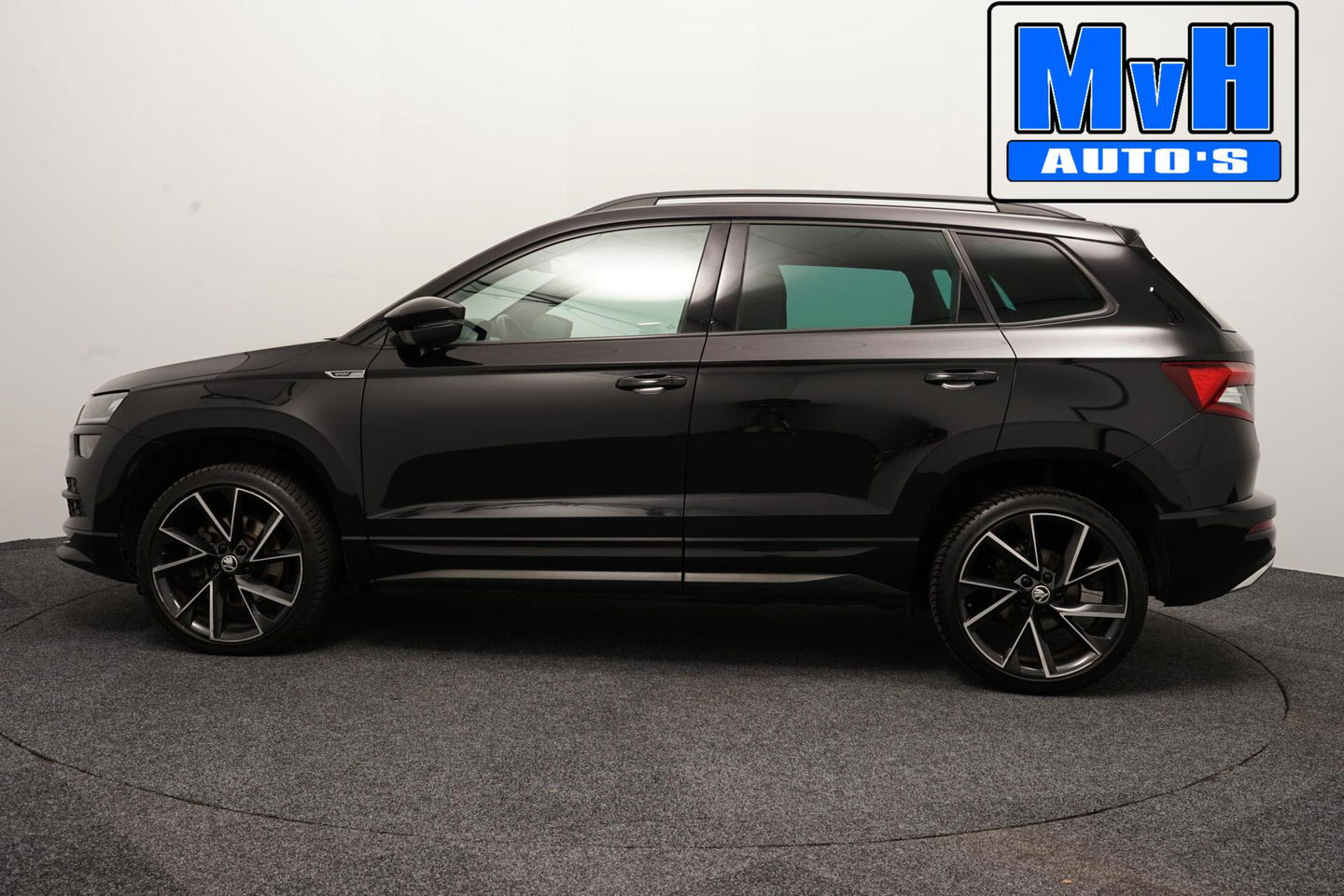 Škoda Karoq 1.5 TSI ACT Sportline Business | LUXE | CAMERA |TREKH | LED