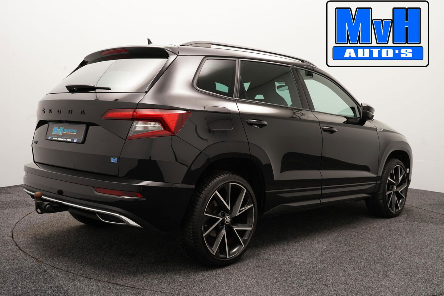 Škoda Karoq 1.5 TSI ACT Sportline Business | LUXE | CAMERA |TREKH | LED