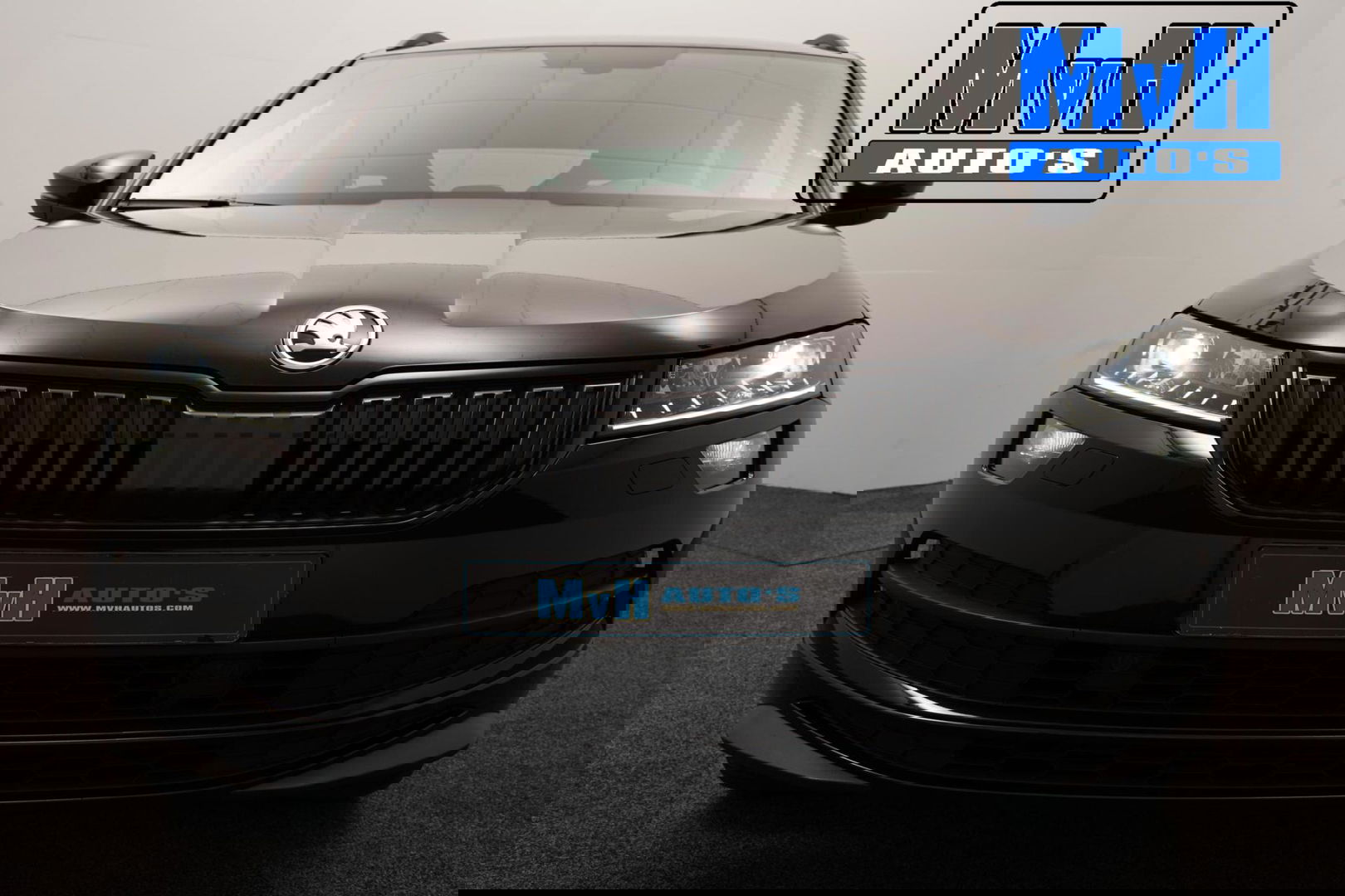 Škoda Karoq 1.5 TSI ACT Sportline Business | LUXE | CAMERA |TREKH | LED