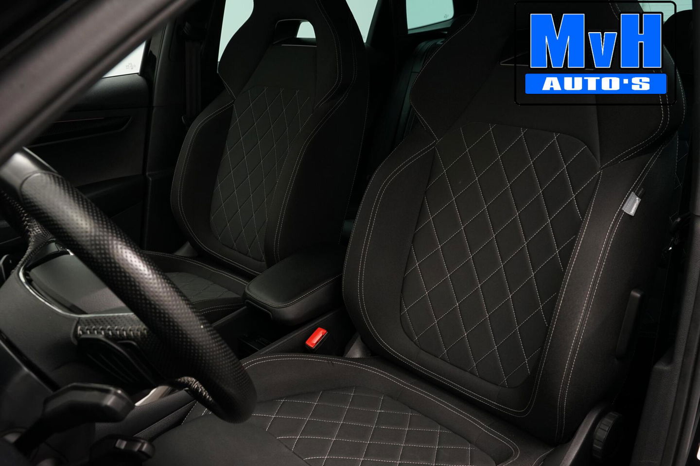 Škoda Karoq 1.5 TSI ACT Sportline Business | LUXE | CAMERA |TREKH | LED