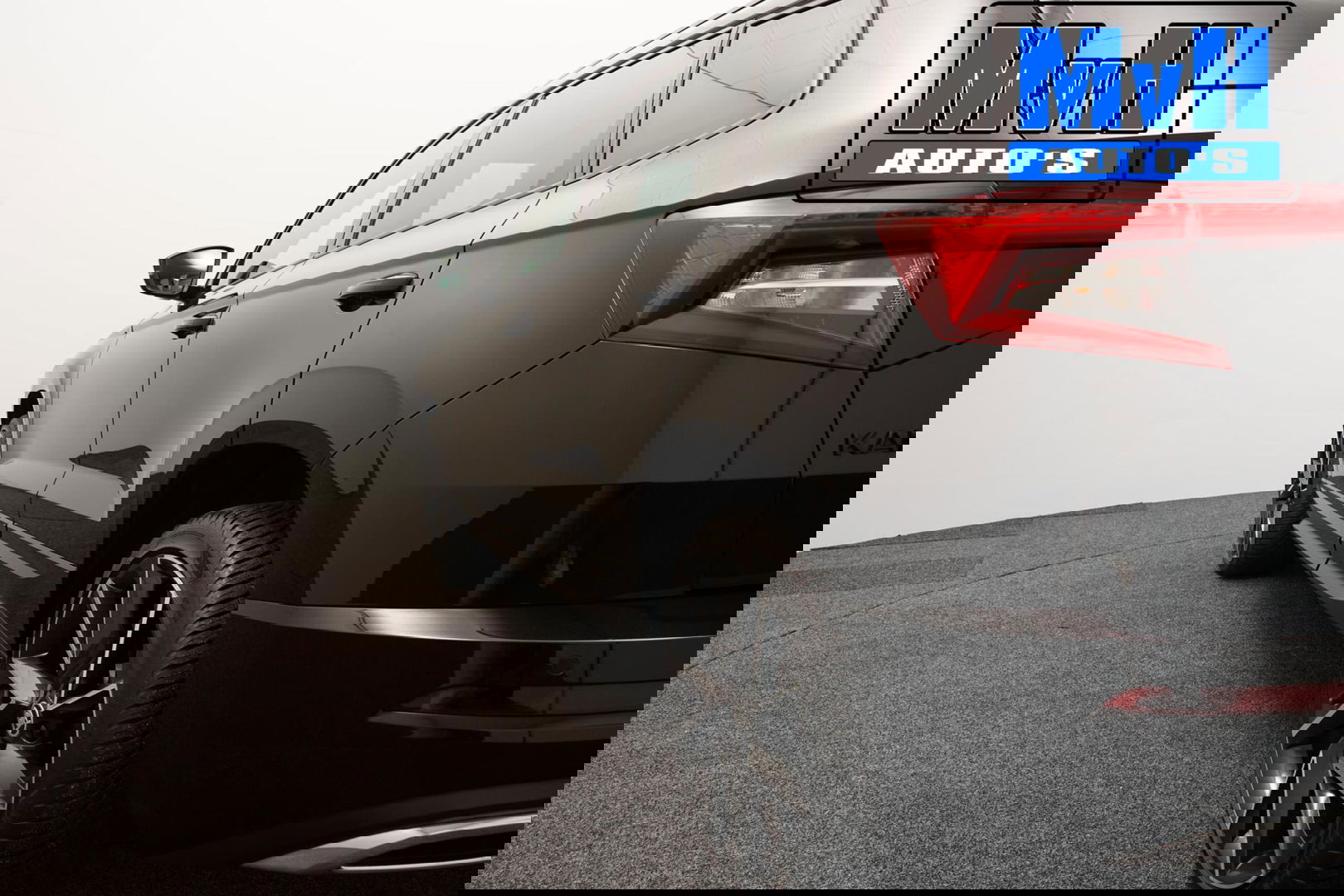 Škoda Karoq 1.5 TSI ACT Sportline Business | LUXE | CAMERA |TREKH | LED