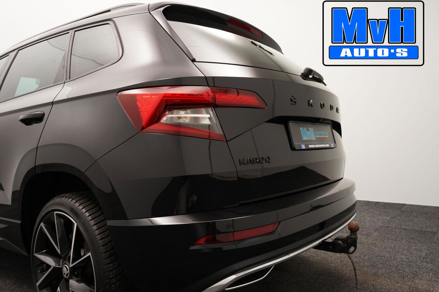 Škoda Karoq 1.5 TSI ACT Sportline Business | LUXE | CAMERA |TREKH | LED