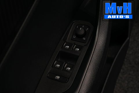 Škoda Karoq 1.5 TSI ACT Sportline Business | LUXE | CAMERA |TREKH | LED