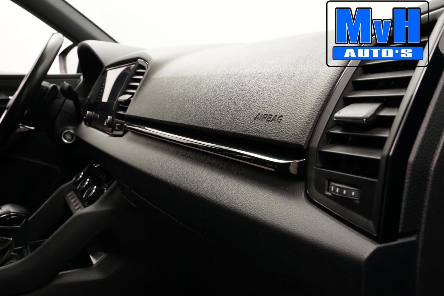 Škoda Karoq 1.5 TSI ACT Sportline Business | LUXE | CAMERA |TREKH | LED