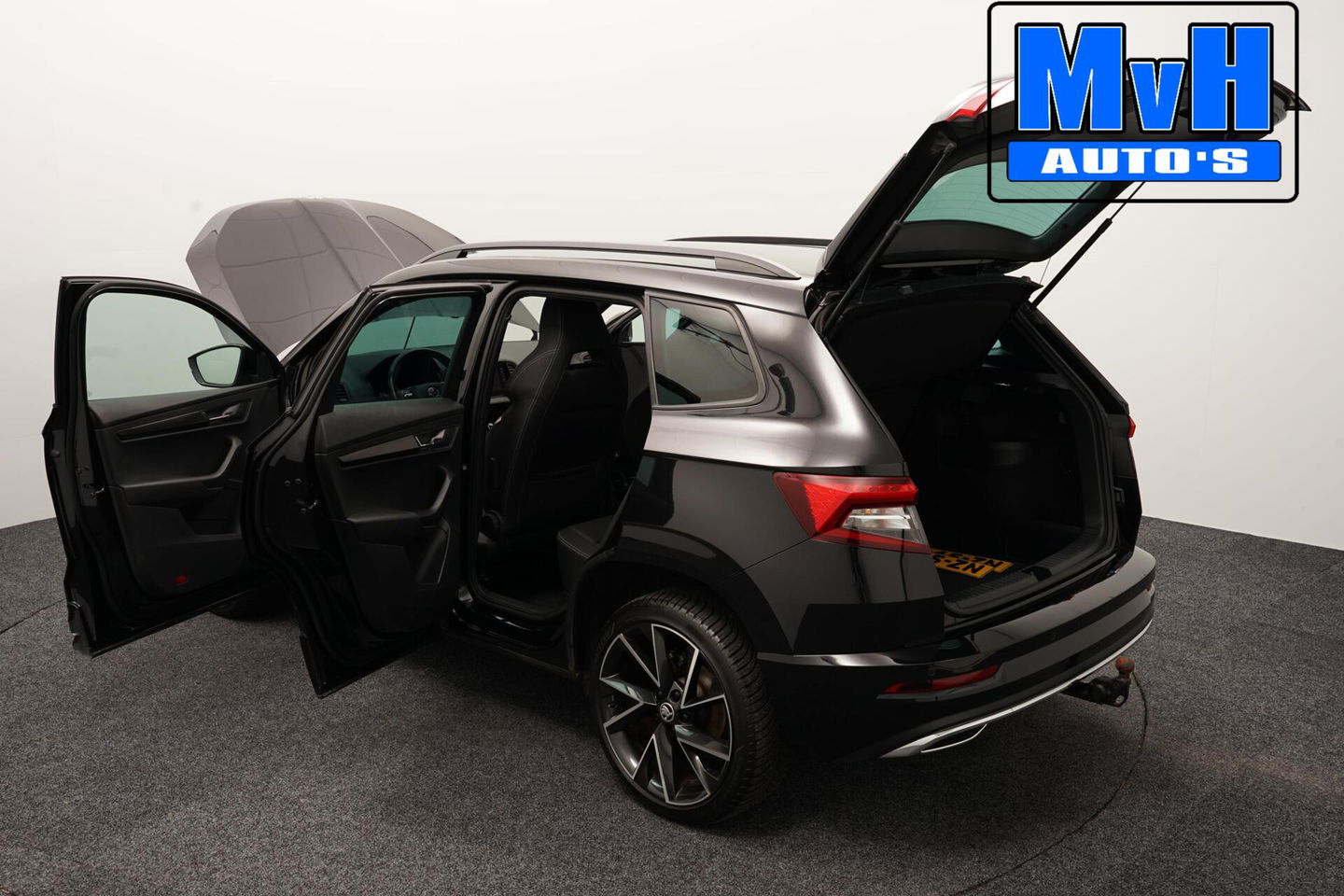 Škoda Karoq 1.5 TSI ACT Sportline Business | LUXE | CAMERA |TREKH | LED